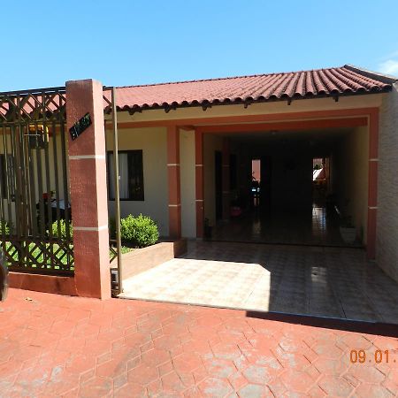Отель Casa Da Helo Quartos Em Foz Фос-ду-Игуасу Экстерьер фото